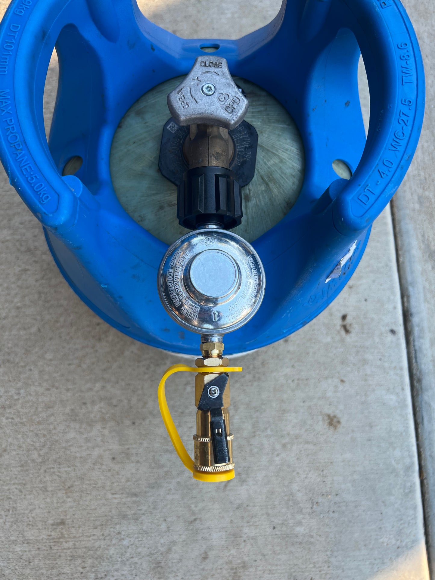 Portable propane tank RV quick connect